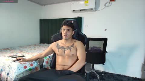 Snapshot of lei_77 chatting on January 14, 12:54 am Lei online show from January 14, 12:54 am