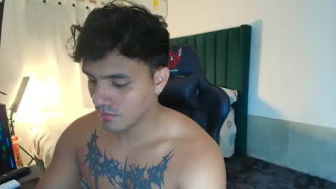  Lei  online show from November 20, 10:53 pm