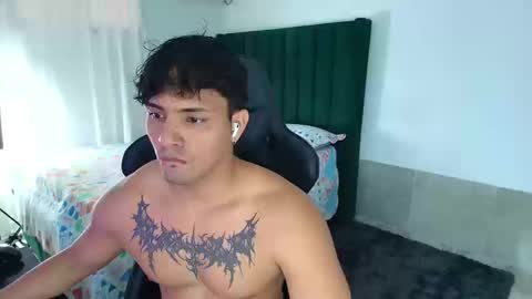  Lei  online show from February 24, 9:57 pm