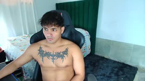 Snapshot of lei_77 chatting on April 14, 10:38 pm Lei online show from April 14, 10:38 pm