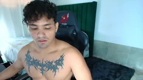 Snapshot of lei_77 chatting on April 18, 10:21 pm Lei online show from April 18, 10:21 pm