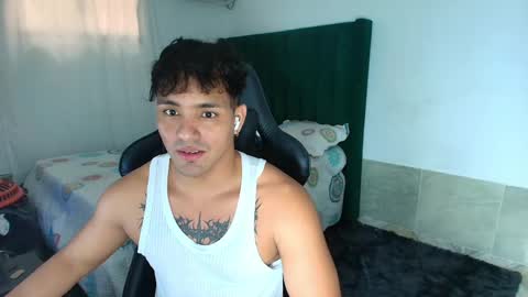 Snapshot of lei_77 chatting on April 23, 8:44 pm Lei online show from April 23, 8:44 pm