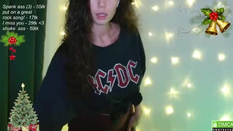 hey Im Leia and I love rock  online show from December 29, 5:33 pm