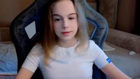 Snapshot of leiamurphy chatting on March 27, 5:35 am Leia online show from March 27, 5:35 am