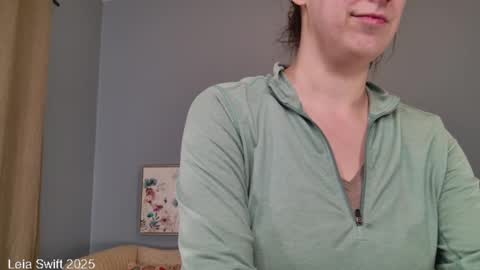 Snapshot of leiaswift chatting on February 10, 12:39 pm Leia Swift online show from February 10, 12:39 pm