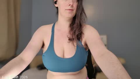 Leia Swift online show from April 4, 1:08 pm