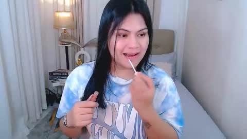 Snapshot of leighcortesi chatting on November 29, 3:48 pm Cailey online show from November 29, 3:48 pm