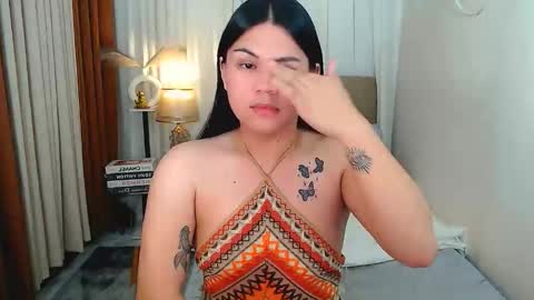 Snapshot of leighcortesi chatting on February 19, 2:51 am Cailey online show from February 19, 2:51 am