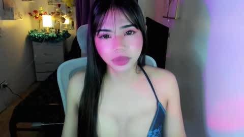 Snapshot of leighottie chatting on January 18, 1:31 am leighottie online show from January 18, 1:31 am