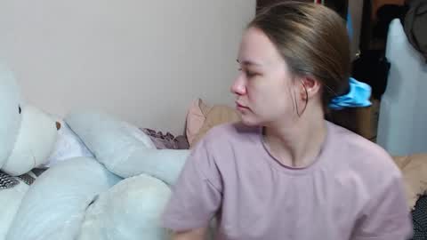 Snapshot of leila_bambi chatting on December 9, 9:06 am leila_bambi online show from December 9, 9:06 am