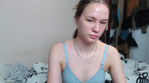 Snapshot of leila_bambi chatting on December 23, 1:08 am leila_bambi online show from December 23, 1:08 am