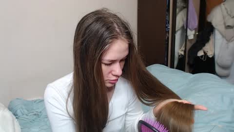 Snapshot of leila_bambi chatting on February 5, 8:43 am leila_bambi online show from February 5, 8:43 am
