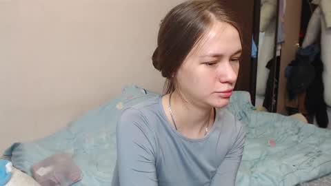 Snapshot of leila_bambi chatting on February 19, 2:23 am leila_bambi online show from February 19, 2:23 am