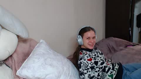 Snapshot of leila_bambi_ chatting on December 6, 2:49 pm leila_bambi_ online show from December 6, 2:49 pm
