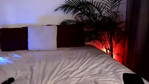 Snapshot of leilaalunaa chatting on June 25, 2:11 am LEILA LUNA online show from June 25, 2:11 am