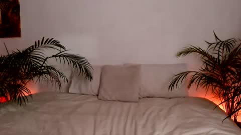 Snapshot of leilaalunaa chatting on July 16, 1:11 am LEILA LUNA online show from July 16, 1:11 am