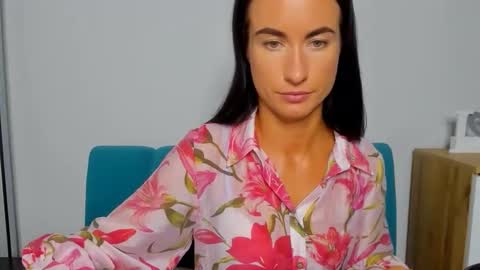leilabloom online show from September 10, 3:12 pm