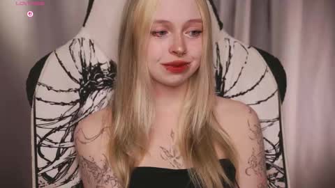 Leila online show from March 19, 1:48 pm