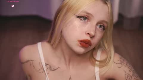 Leila online show from March 21, 2:42 pm