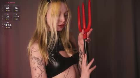 Leila online show from March 29, 3:12 pm