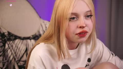 Leila online show from April 4, 3:09 pm