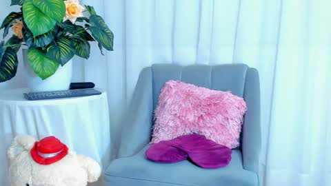 Snapshot of leilahiuston chatting on February 20, 7:23 am online show from February 20, 7:23 am