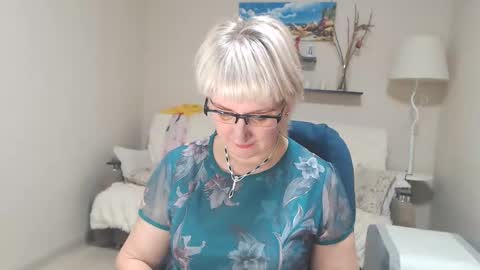Snapshot of leilamays chatting on December 4, 12:03 pm Leila Kinky online show from December 4, 12:03 pm