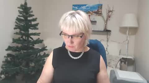 Snapshot of leilamays chatting on December 8, 10:52 am Leila Kinky online show from December 8, 10:52 am
