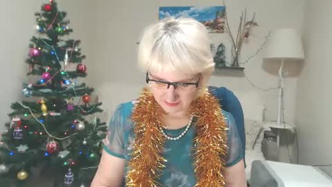 Snapshot of leilamays chatting on December 23, 3:29 am Leila Kinky online show from December 23, 3:29 am