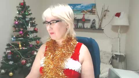 Snapshot of leilamays chatting on December 26, 5:04 am Leila Kinky online show from December 26, 5:04 am
