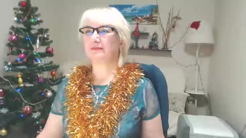 Snapshot of leilamays chatting on December 28, 11:19 am Leila Kinky online show from December 28, 11:19 am