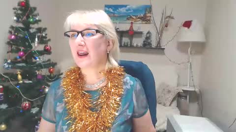Snapshot of leilamays chatting on December 29, 11:07 am Leila Kinky online show from December 29, 11:07 am