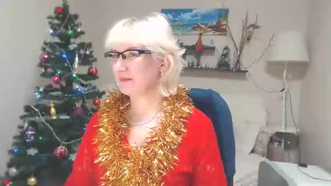 Snapshot of leilamays chatting on January 4, 7:45 am Leila Kinky online show from January 4, 7:45 am