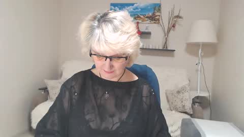 Snapshot of leilamays chatting on January 18, 6:24 am Leila Kinky online show from January 18, 6:24 am