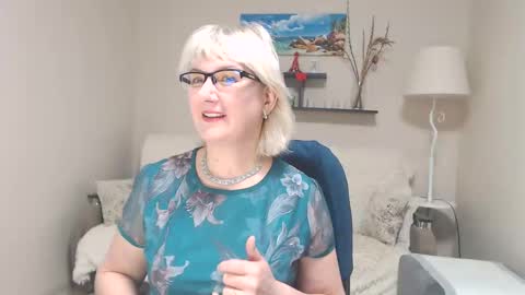 Snapshot of leilamays chatting on February 8, 3:08 am Leila Kinky online show from February 8, 3:08 am