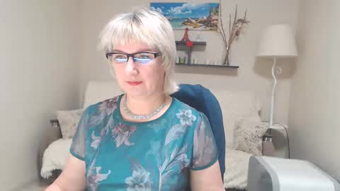 Snapshot of leilamays chatting on February 9, 6:11 am Leila Kinky online show from February 9, 6:11 am