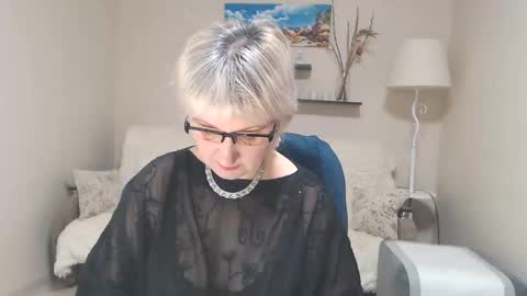 Snapshot of leilamays chatting on February 10, 2:30 am Leila Kinky online show from February 10, 2:30 am