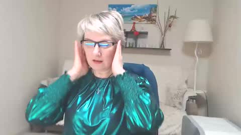 Snapshot of leilamays chatting on February 19, 4:12 am Leila Kinky online show from February 19, 4:12 am