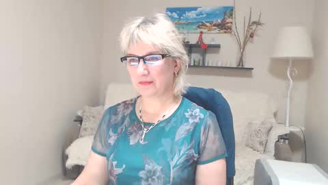 Snapshot of leilamays chatting on February 21, 5:02 am Leila Kinky online show from February 21, 5:02 am