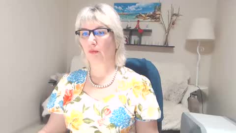 Snapshot of leilamays chatting on February 25, 5:52 am Leila Kinky online show from February 25, 5:52 am