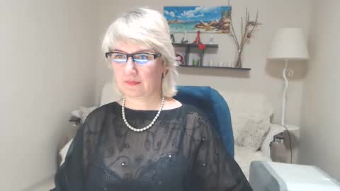 Snapshot of leilamays chatting on February 25, 12:55 pm Leila Kinky online show from February 25, 12:55 pm