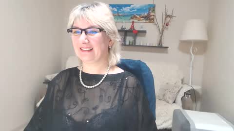 Snapshot of leilamays chatting on February 26, 4:25 am Leila Kinky online show from February 26, 4:25 am