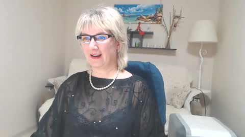 Snapshot of leilamays chatting on February 26, 10:47 am Leila Kinky online show from February 26, 10:47 am