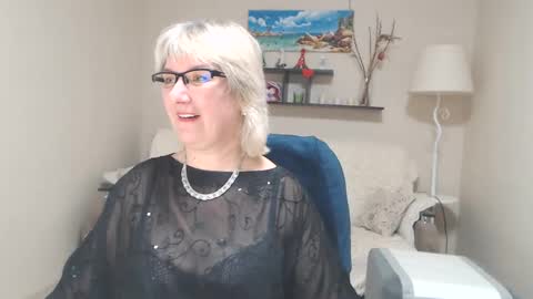 Snapshot of leilamays chatting on February 27, 5:56 am Leila Kinky online show from February 27, 5:56 am
