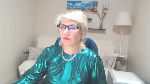 Snapshot of leilamays chatting on March 6, 6:52 am Leila Kinky online show from March 6, 6:52 am