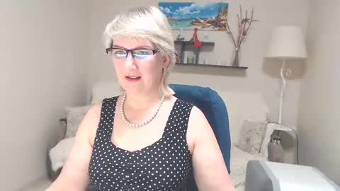 Snapshot of leilamays chatting on March 9, 3:43 am Leila Kinky online show from March 9, 3:43 am