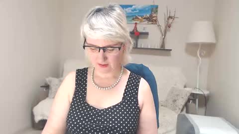 Snapshot of leilamays chatting on March 11, 4:10 am Leila Kinky online show from March 11, 4:10 am
