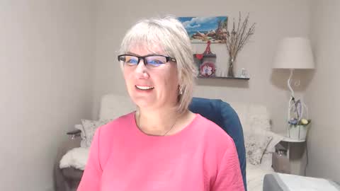 Snapshot of leilamays chatting on September 25, 3:10 am Leila Kinky online show from September 25, 3:10 am