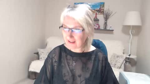 Leila Kinky online show from May 13, 6:00 am