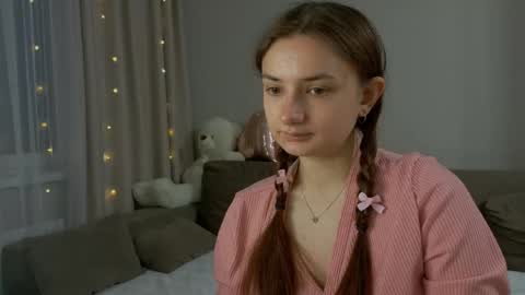 Lelia online show from April 27, 5:00 pm